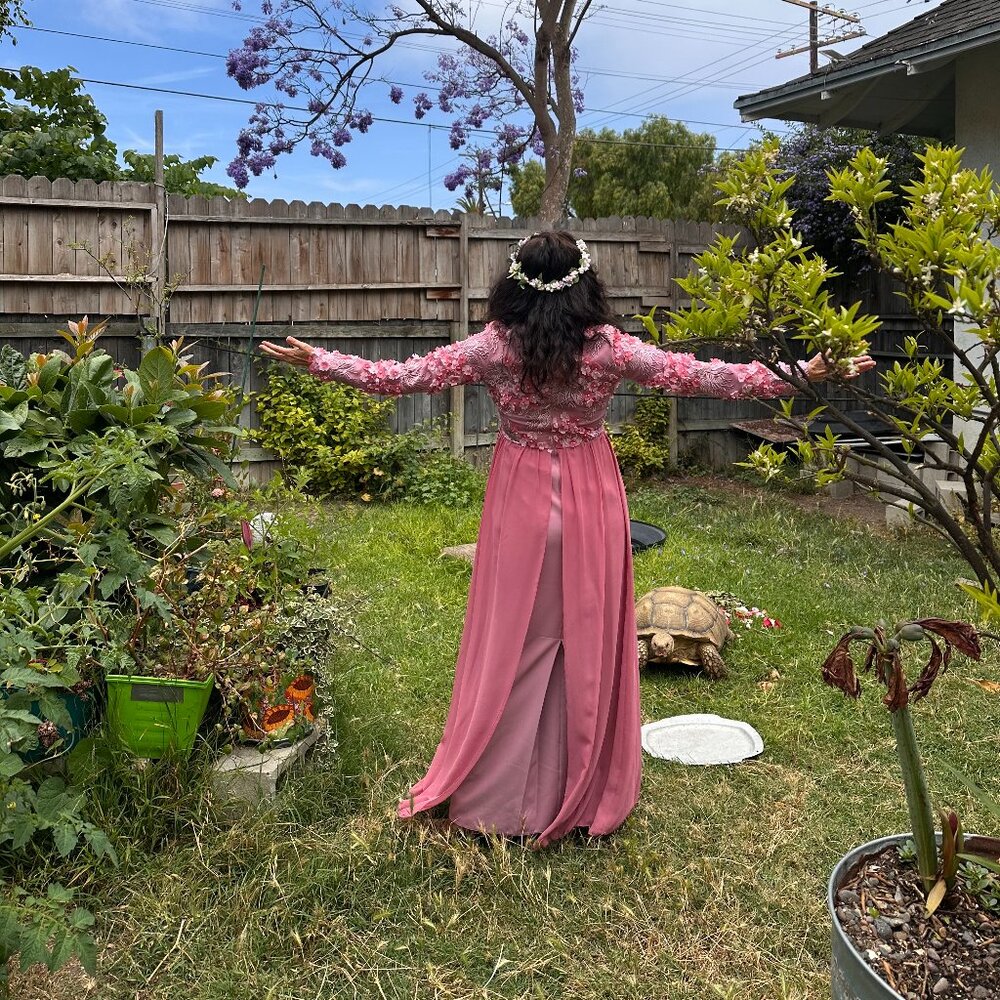 FESTIVAL/COSPLAY/HALLOWEEN COSTUME WITH MATCHING CAPE